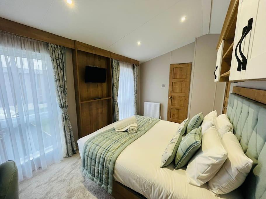 Country Cabin With Hot Tub York Luaran gambar